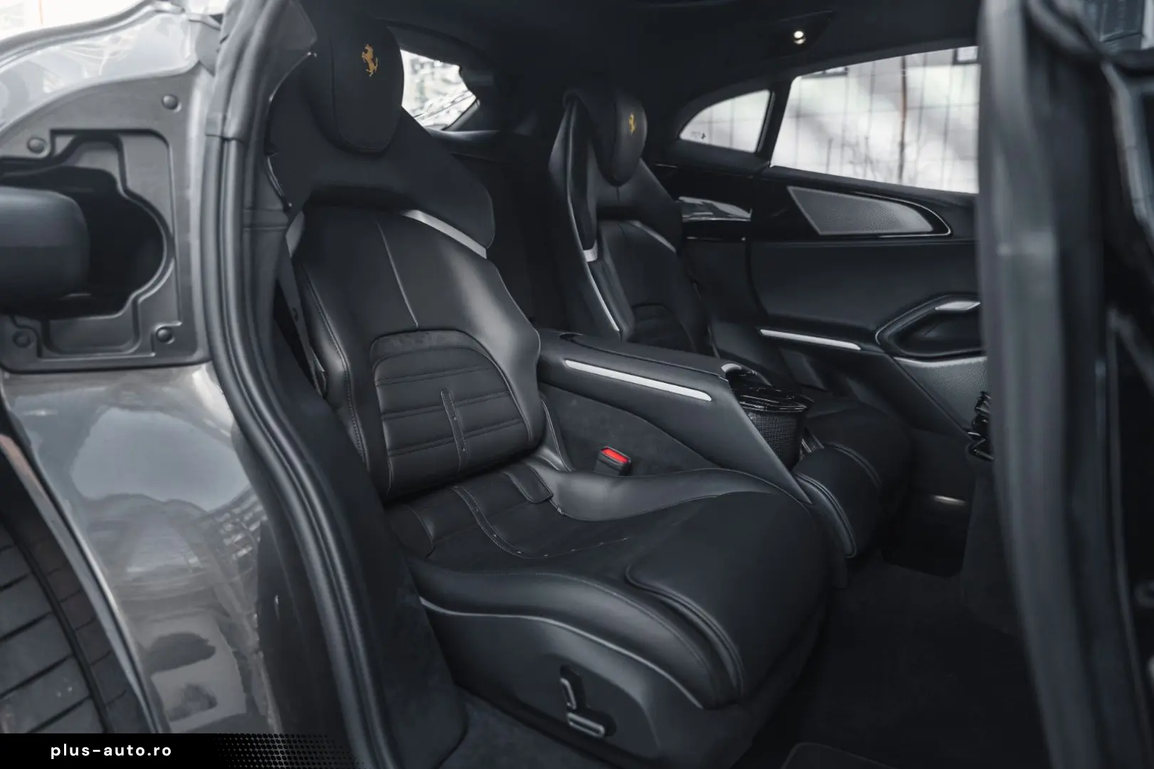 FERRARI Purosangue V12 DCT 4WD