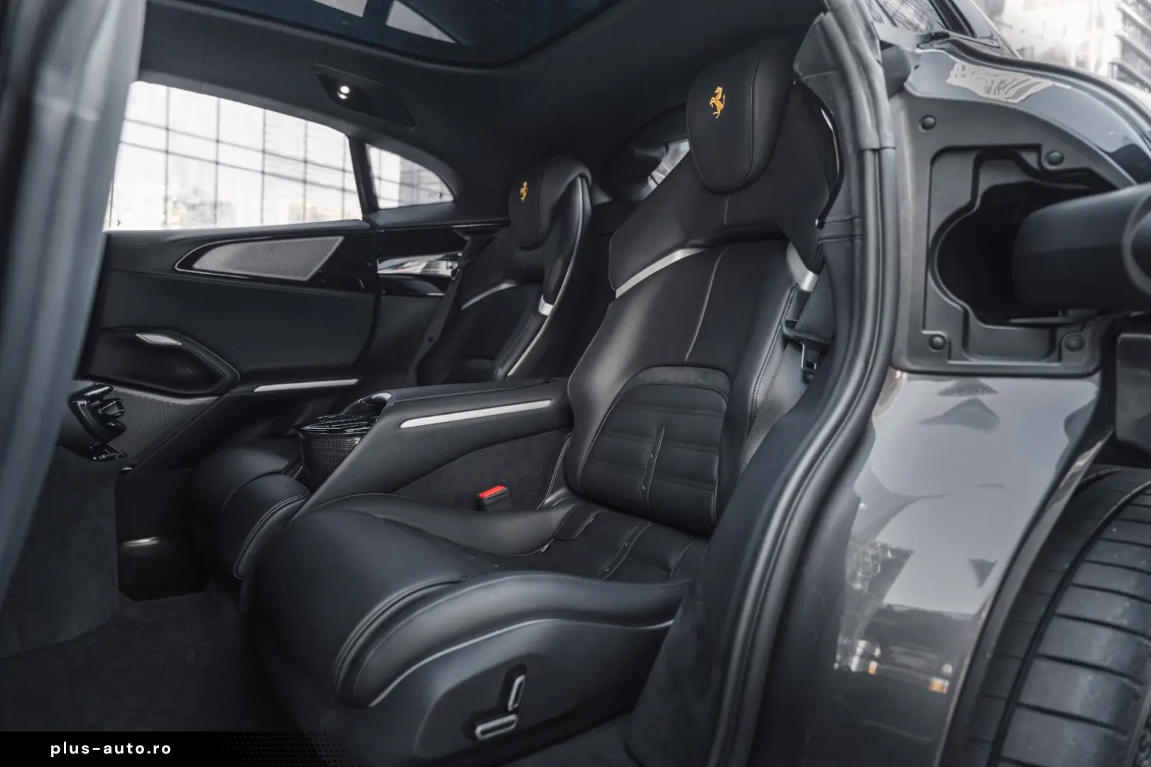 FERRARI Purosangue V12 DCT 4WD