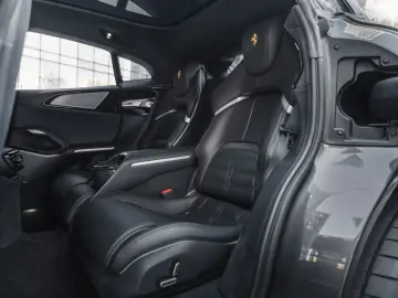 FERRARI Purosangue V12 DCT 4WD