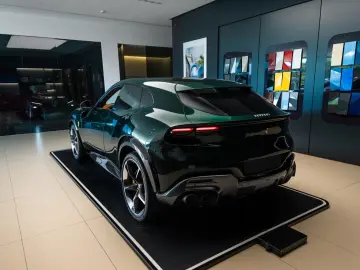 FERRARI Purosangue V12 DCT 4WD