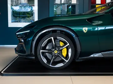 FERRARI Purosangue V12 DCT 4WD