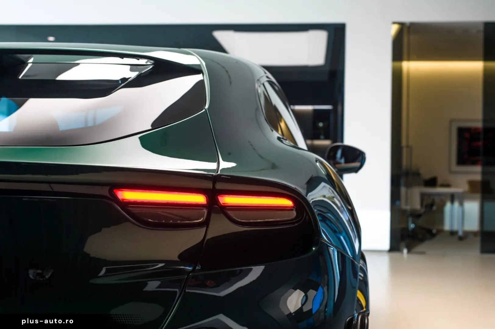 FERRARI Purosangue V12 DCT 4WD