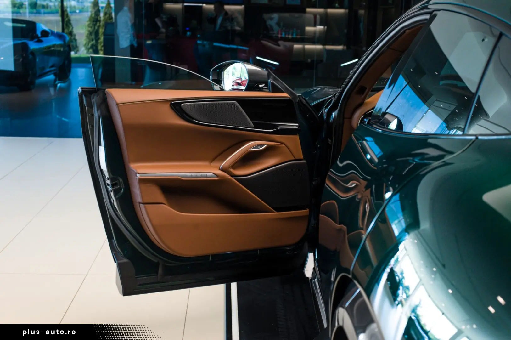 FERRARI Purosangue V12 DCT 4WD