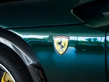 FERRARI Purosangue V12 DCT 4WD