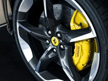 FERRARI Purosangue V12 DCT 4WD