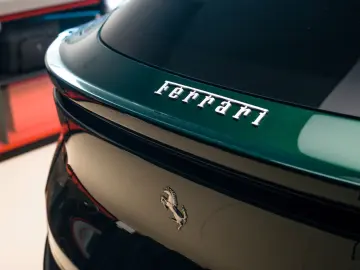 FERRARI Purosangue V12 DCT 4WD