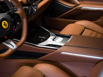 FERRARI Purosangue V12 DCT 4WD