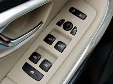 Volvo V40 Summum Diesel RATE GARANTIE