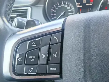 Land-Rover Discovery-Sport