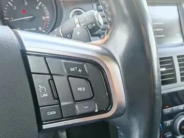 Land-Rover Discovery-Sport