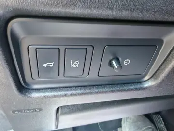 Land-Rover Discovery-Sport