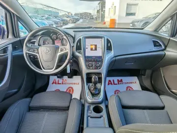 Opel Astra Gen-J-2009-2018