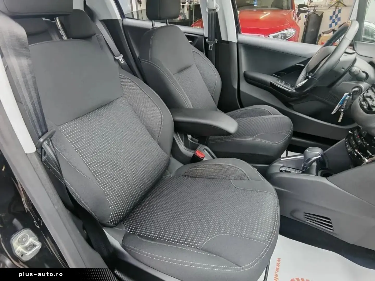 Peugeot 208 Benzina Automat 2019