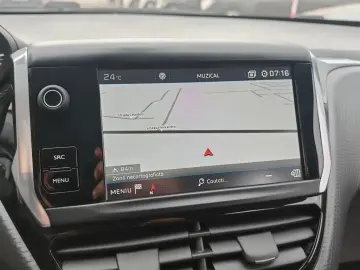 Peugeot 208 Benzina Automat 2019