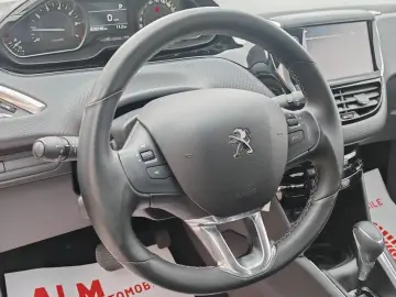 Peugeot 208 Benzina Automat 2019