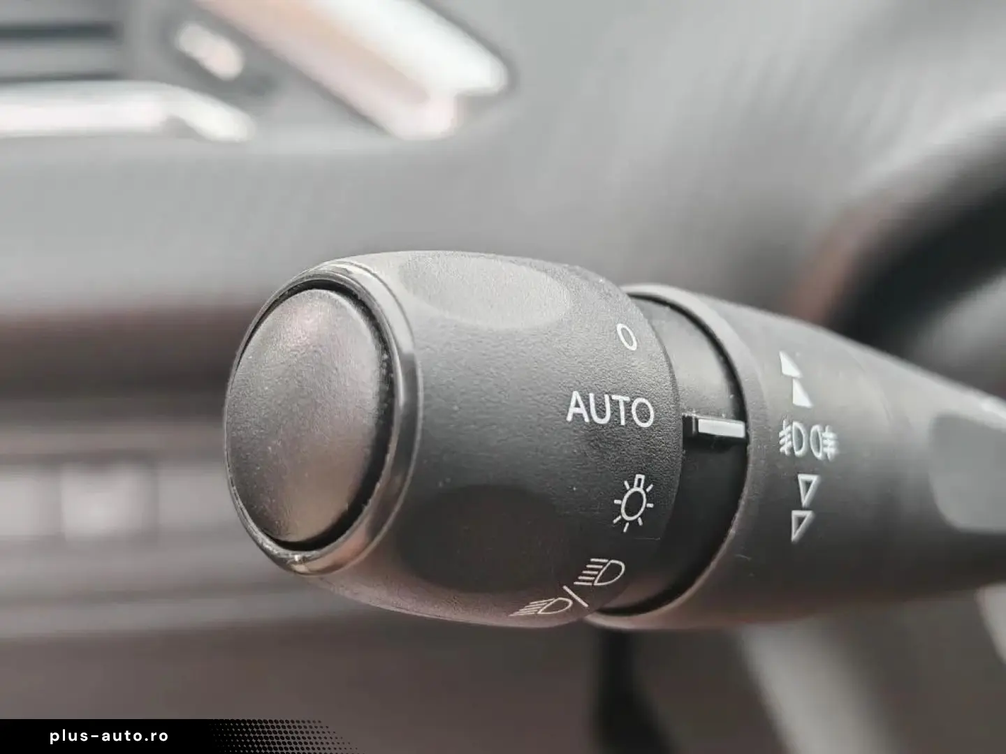 Peugeot 208 Benzina Automat 2019