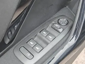 Peugeot 208 Benzina Automat 2019