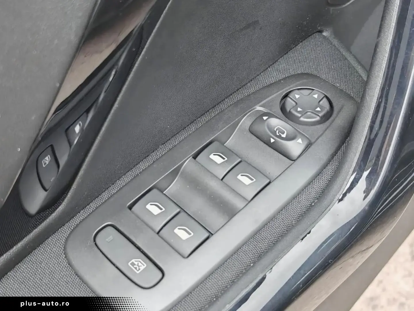 Peugeot 208 Benzina Automat 2019