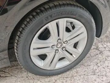 Peugeot 208 Benzina Automat 2019