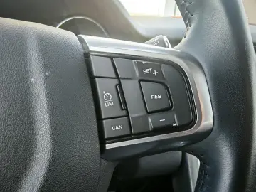 Land-Rover Discovery-Sport