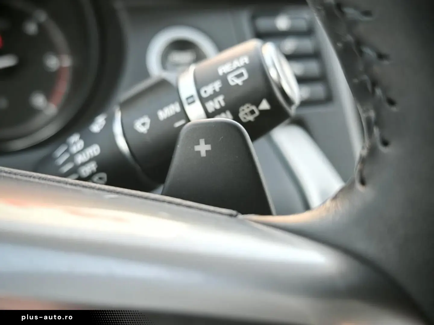 Land-Rover Discovery-Sport