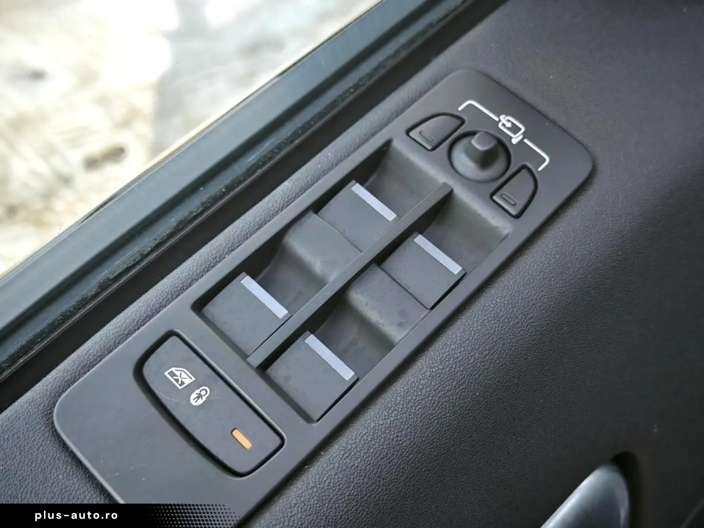 Land-Rover Discovery-Sport