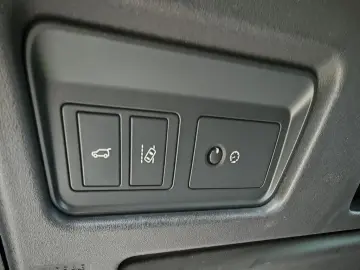 Land-Rover Discovery-Sport