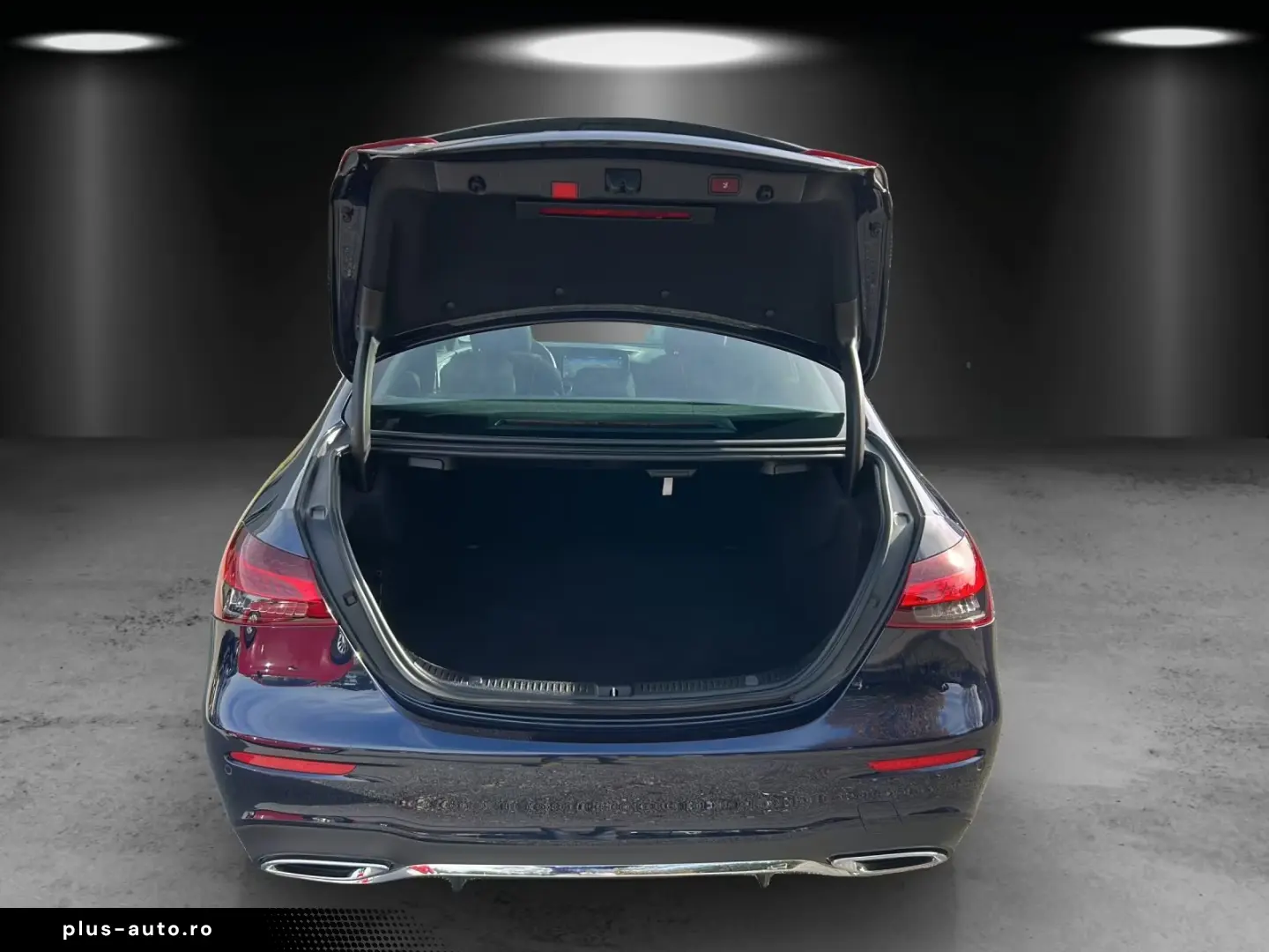 Mercedes-Benz E 300 AMG Pano DISTRO