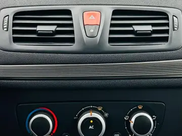 RENAULT MEGANE 2011 1.6i E5 Garantie 12  Luni Rate Avans 0 D