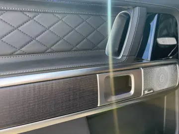 Mercedes-Benz G63 Driver`s DISTR Masage