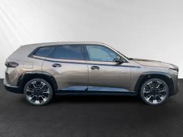 BMW XM 50e Indiv. Sepang AHK 23 LMR Autobahnass.