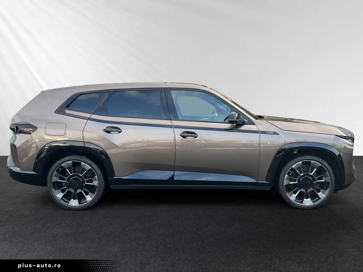 BMW XM 50e Indiv. Sepang AHK 23 LMR Autobahnass.