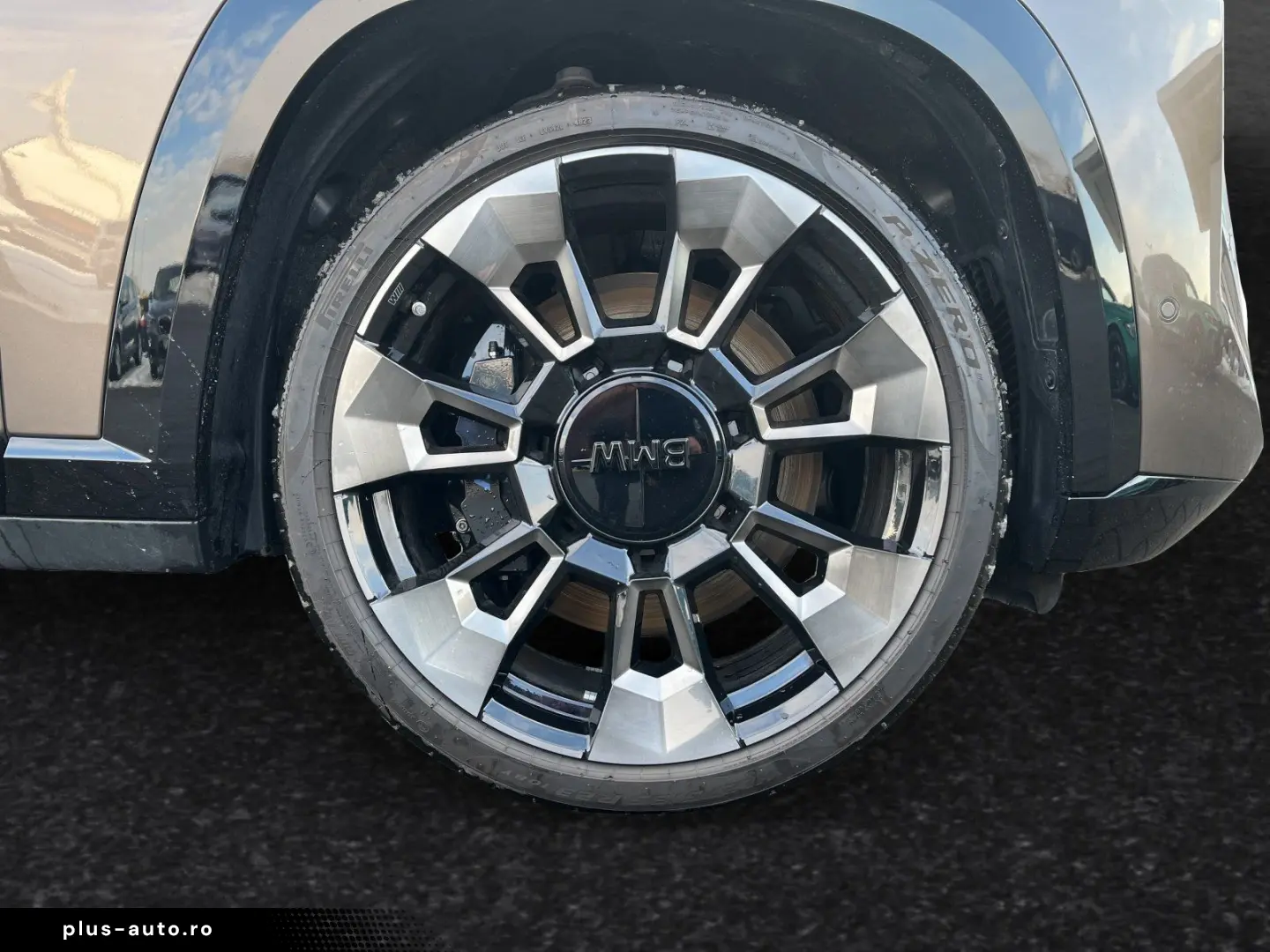 BMW XM 50e Indiv. Sepang AHK 23 LMR Autobahnass.