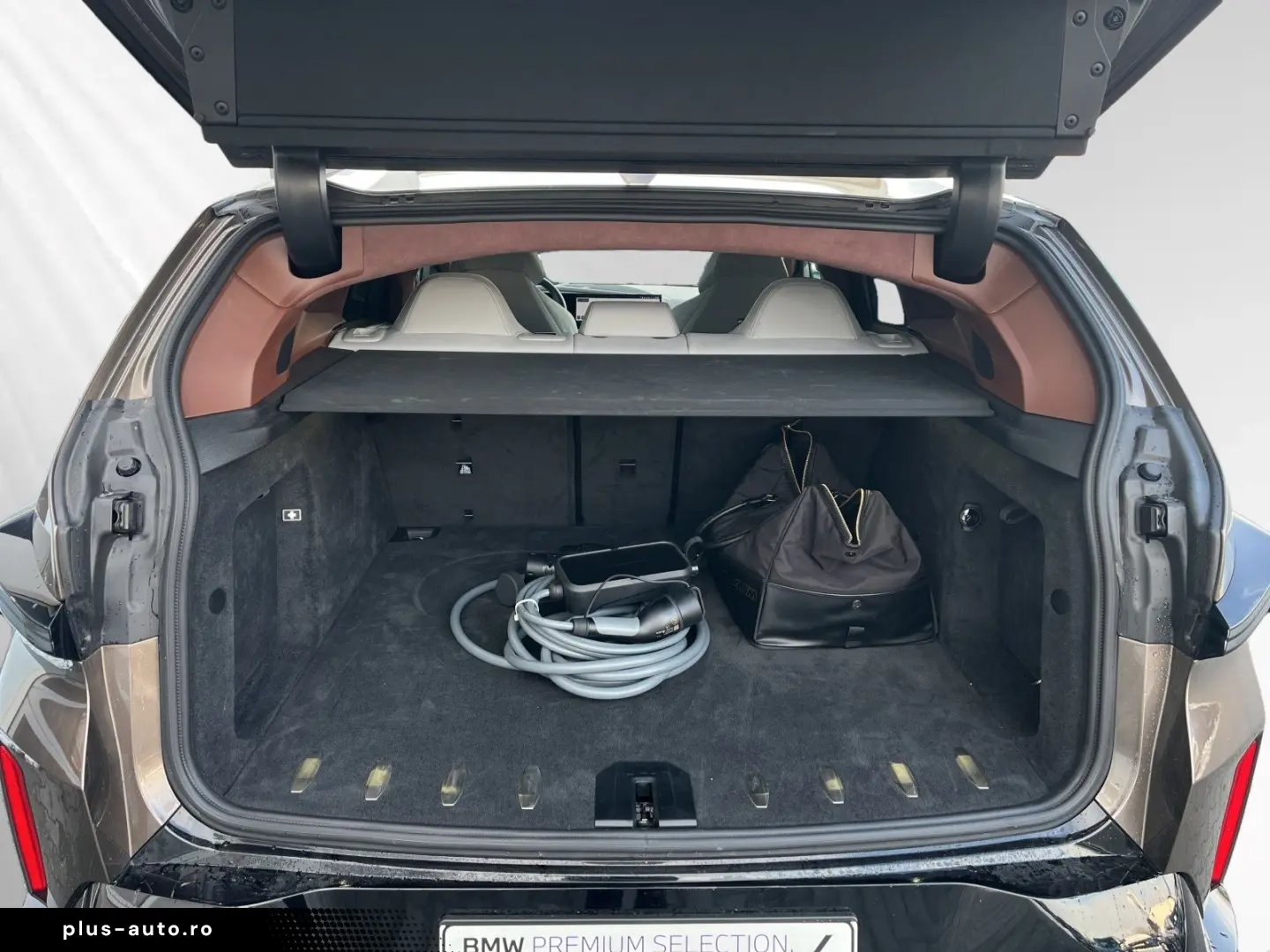 BMW XM 50e Indiv. Sepang AHK 23 LMR Autobahnass.