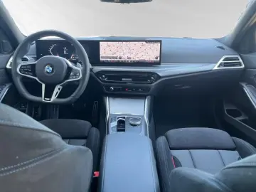 BMW 330i xDrive Touring All-wheel drive   M Sport