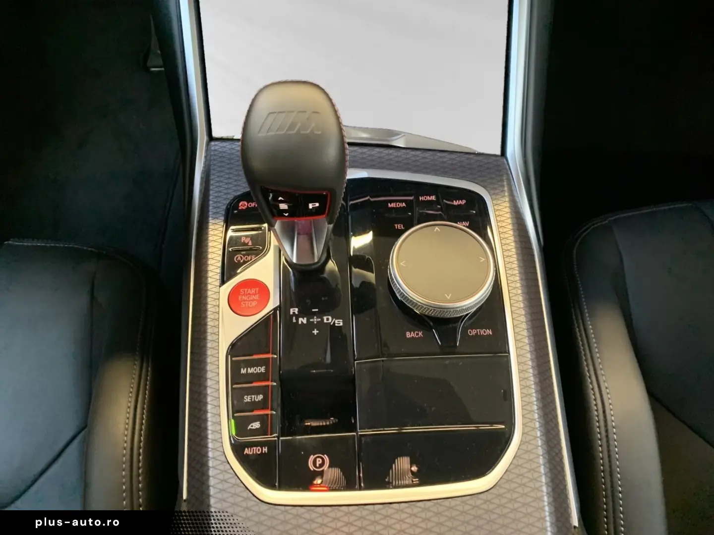 BMW M4 Competition Coupé Carbon Shells. Head-Up