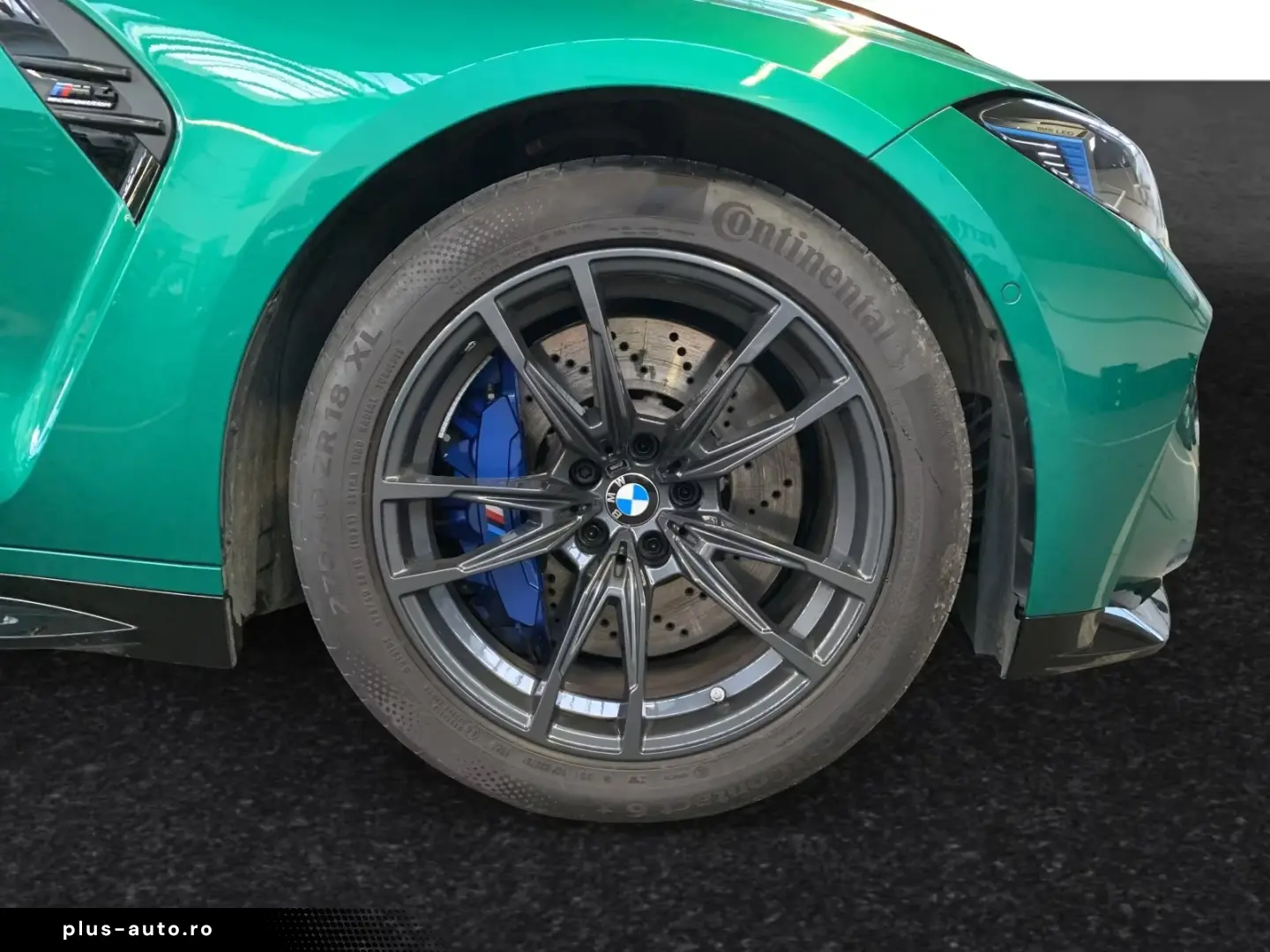 BMW M4 Competition Coupé Carbon Shells. Head-Up