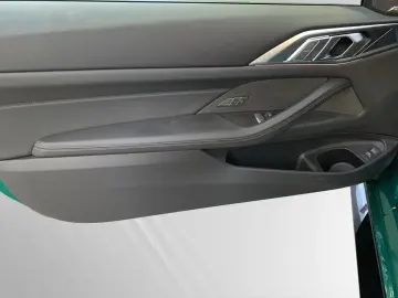 BMW M4 Competition Coupé Carbon Shells. Head-Up