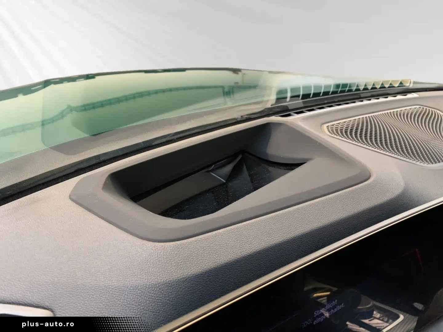 BMW M4 Competition Coupé Carbon Shells. Head-Up