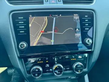 Skoda Octavia Combi 1.6 TDI Clever - Diesel - Automatic