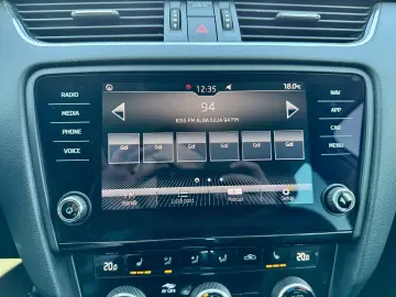 Skoda Octavia Combi 1.6 TDI Clever - Diesel - Automatic