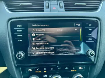 Skoda Octavia Combi 1.6 TDI Clever - Diesel - Automatic