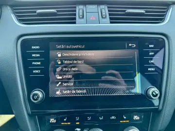 Skoda Octavia Combi 1.6 TDI Clever - Diesel - Automatic