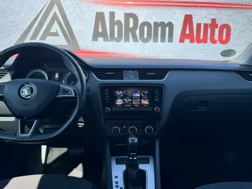 Skoda Octavia Combi 1.6 TDI Clever - Diesel - Automatic