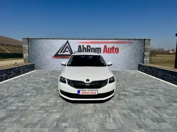 Skoda Octavia Combi 1.6 TDI Clever - Diesel - Automatic