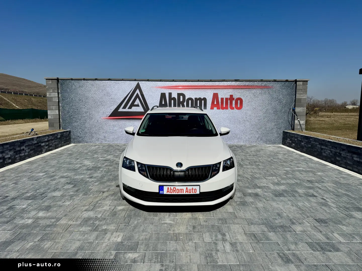 Skoda Octavia Combi 1.6 TDI Clever - Diesel - Automatic