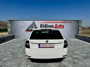 Skoda Octavia Combi 1.6 TDI Clever - Diesel - Automatic