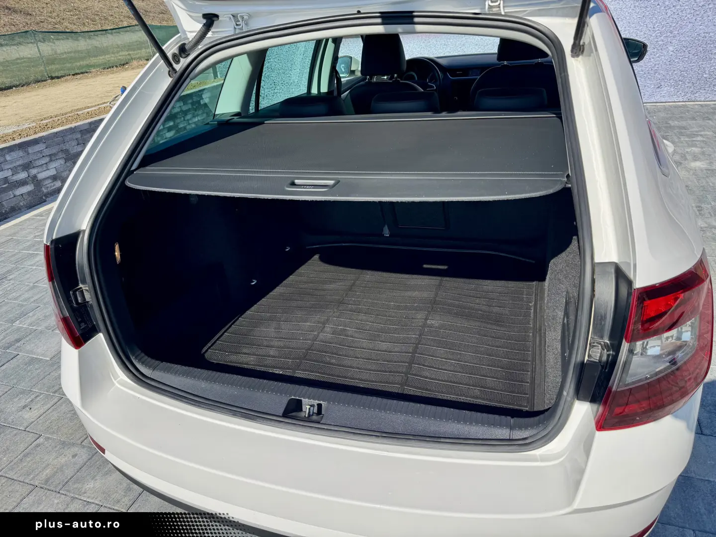 Skoda Octavia Combi 1.6 TDI Clever - Diesel - Automatic