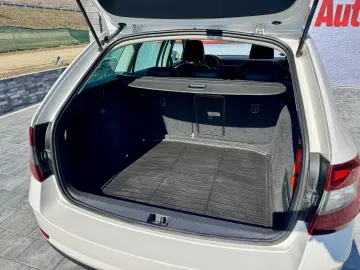 Skoda Octavia Combi 1.6 TDI Clever - Diesel - Automatic