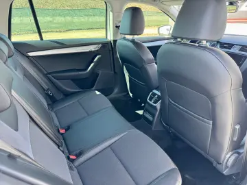 Skoda Octavia Combi 1.6 TDI Clever - Diesel - Automatic